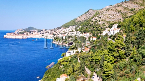 Atraktivno građevinsko zemljište 860 m2 s objektom, pogled more i Stari grad - Dubrovnik