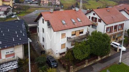 PRILIKA ! SNIŽENO ! Kuća sa 3 stana za investiciju Sesvete, 400.00 m2 
